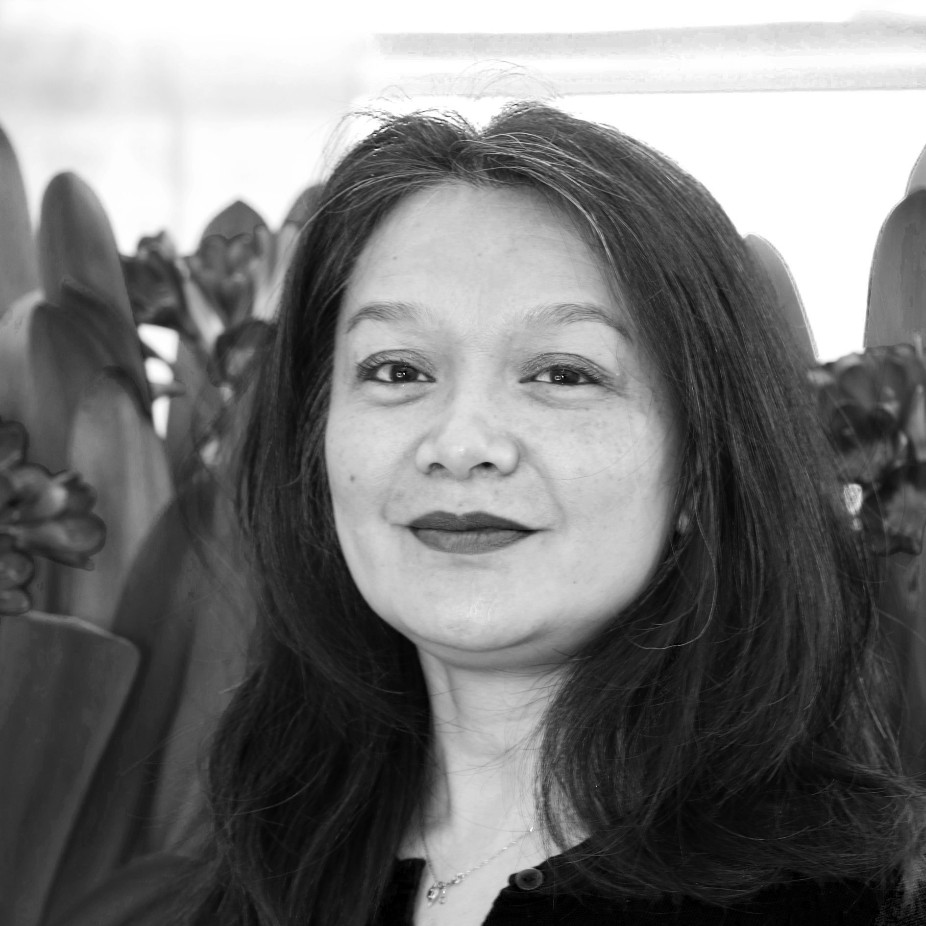 Souriya Khou, formatrice en magnétisme, lithothérapie et radiesthésie à l'École des Secrets.