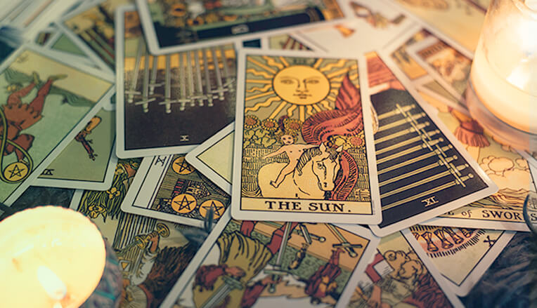 Jeu de carte de Tarot pour la tarologie